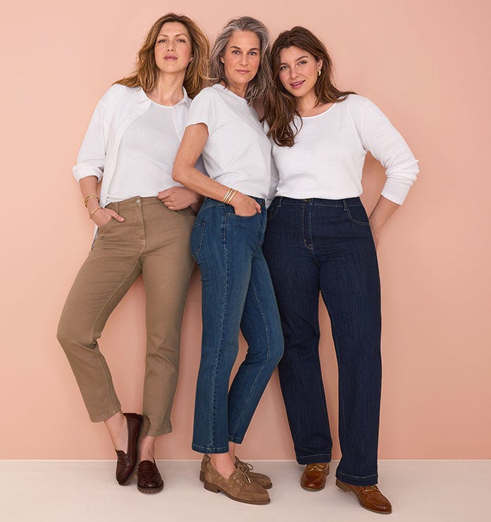Trois femmes portant des jeans et pantalons Perfect Fit